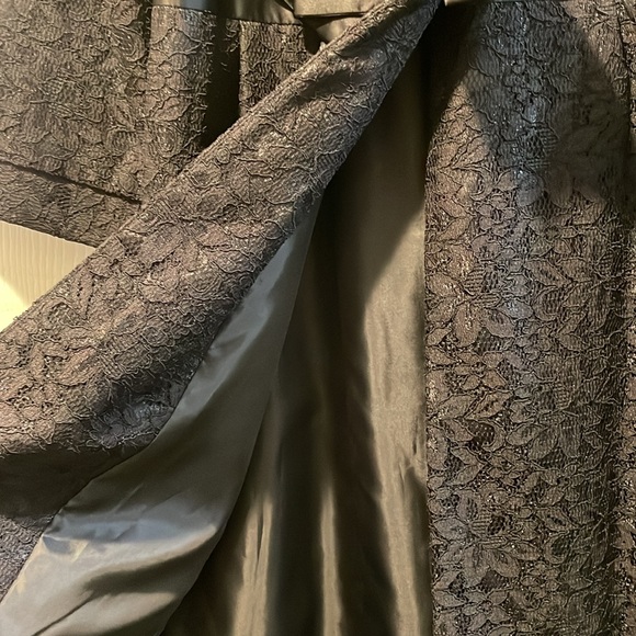 Harold's black lace coat - Picture 5 of 6